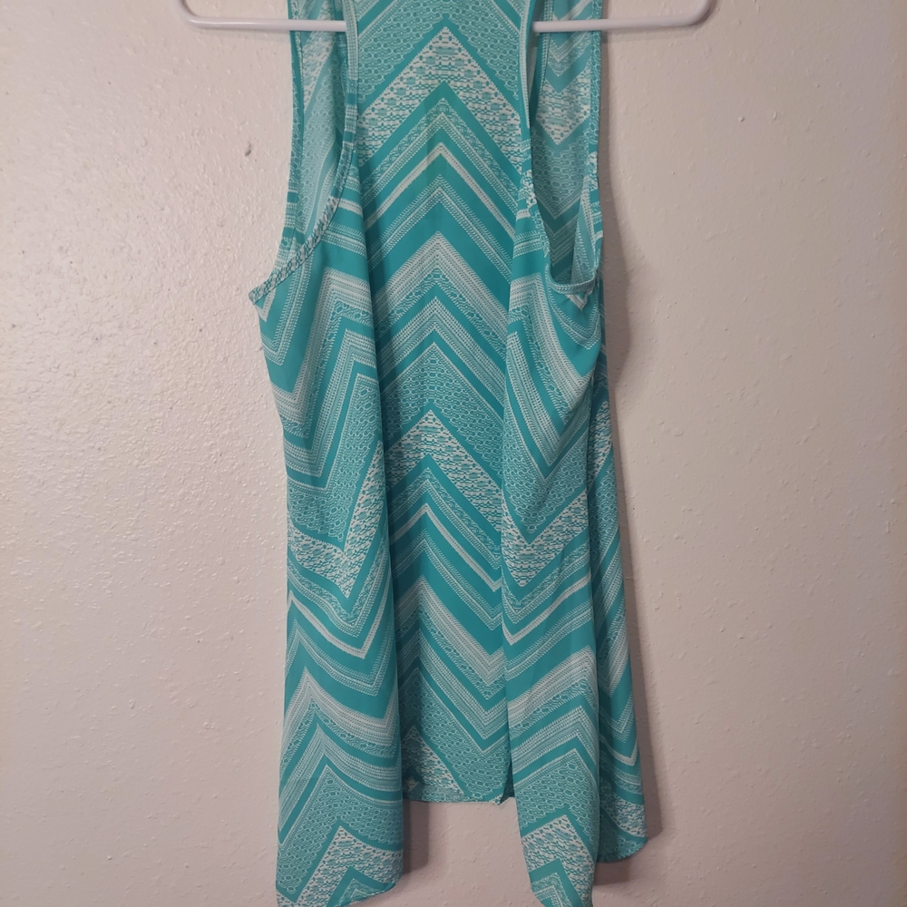 Chevron Patterned Tank Top - Picture 5 of 5